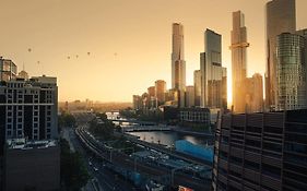 Skyline Escape I Chic City Stay + Free Parking